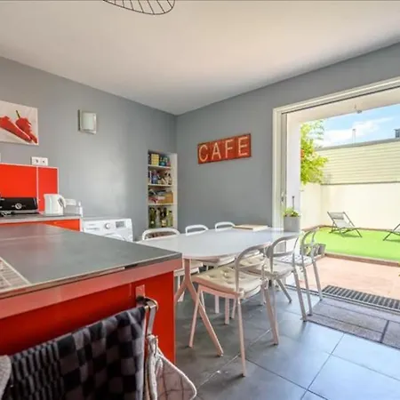 Belle Maison Proche بيت للعطل *