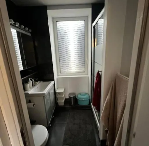 Belle Maison Proche بيت للعطل *