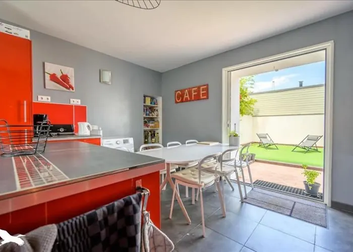Belle Maison Proche بيت للعطل *